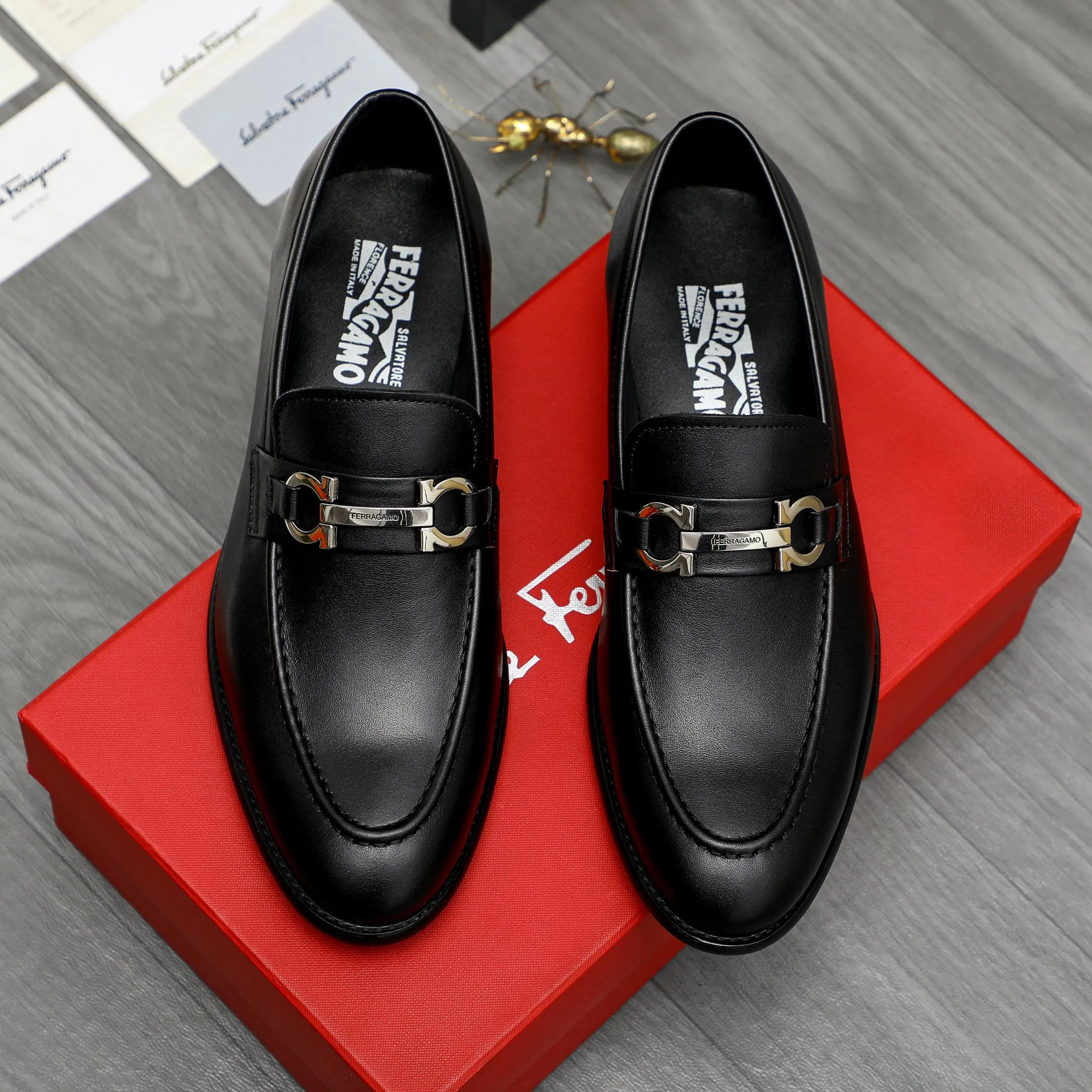 Men's shoes 💰420 Product trademark: Ferragamo " Ferragamo ] Business slip-on leather shoes Regular size: 39-45 (38.46 custom-made, non-refundable) Product materials: Selected high-quality cowhide upper, sheepskin lining, original rubber outsole